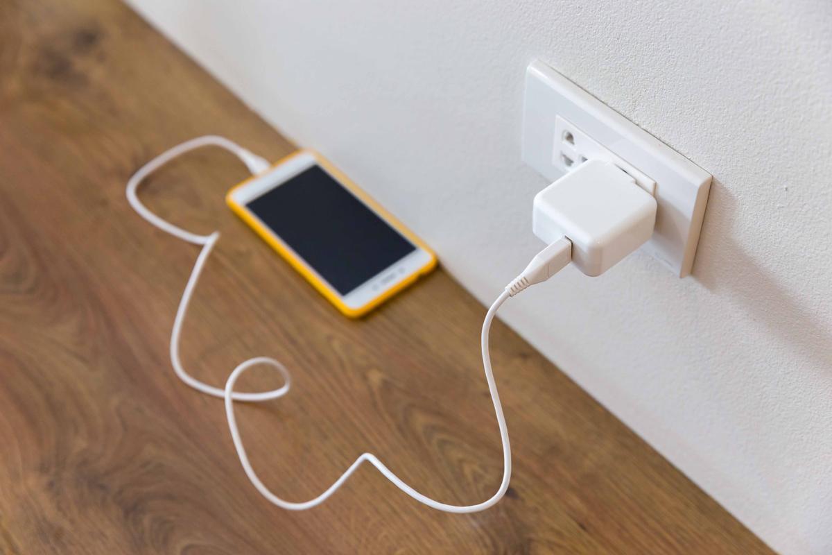 Illustration - Shutterstock | <a href="https://www.shutterstock.com/image-photo/electric-socket-connected-phone-charger-529654441">2p2play</a>