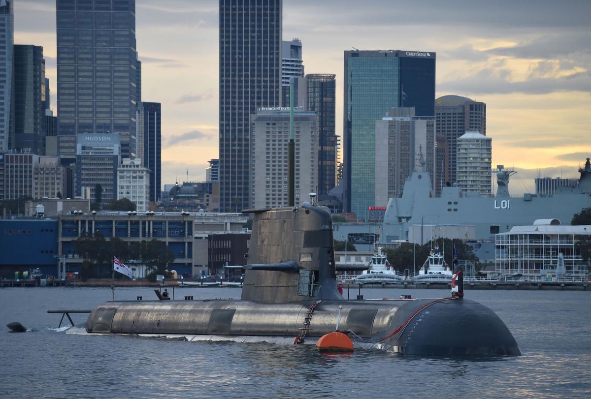 A Royal Australian Navy diesel and electric-powered Collins Class submarine sits in Sydney Harbour, on Oct. 12, 2016. (Peter Parks/AFP via Getty Images)