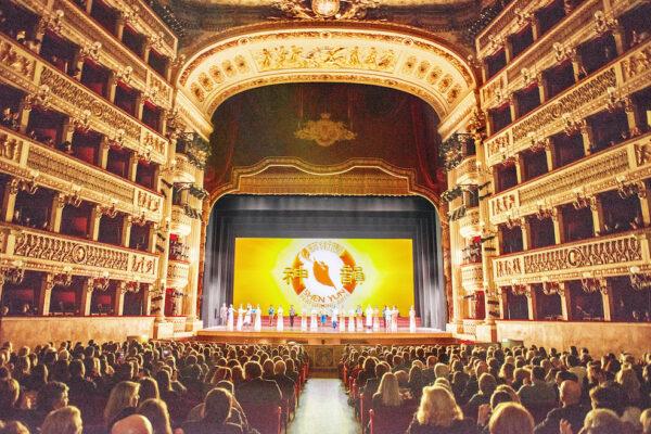 Shen Yun Performing Arts' curtain call at Teatro di San Carlo in Naples, Italy, on Jan. 10, 2020. (NTD Television)