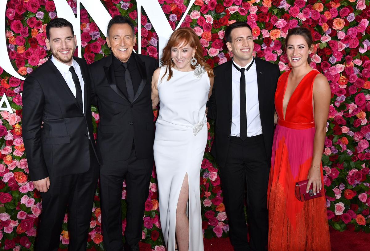 (L–R) Evan Springsteen, Bruce Springsteen, Patti Scialfa, Sam Springsteen, and Jessica Springsteen at the Tony Awards at New York City's Radio City Music Hall on June 10, 2018 (©Getty Images | <a href="https://www.gettyimages.com/detail/news-photo/evan-springsteen-us-singer-bruce-springsteen-patti-scialfa-news-photo/971261486?adppopup=true">ANGELA WEISS</a>)