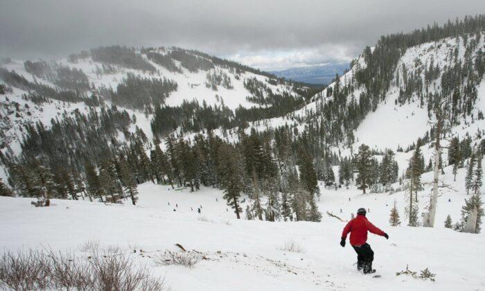 Avalanche at Lake Tahoe Resort Kills 1 Skier, Injures 1