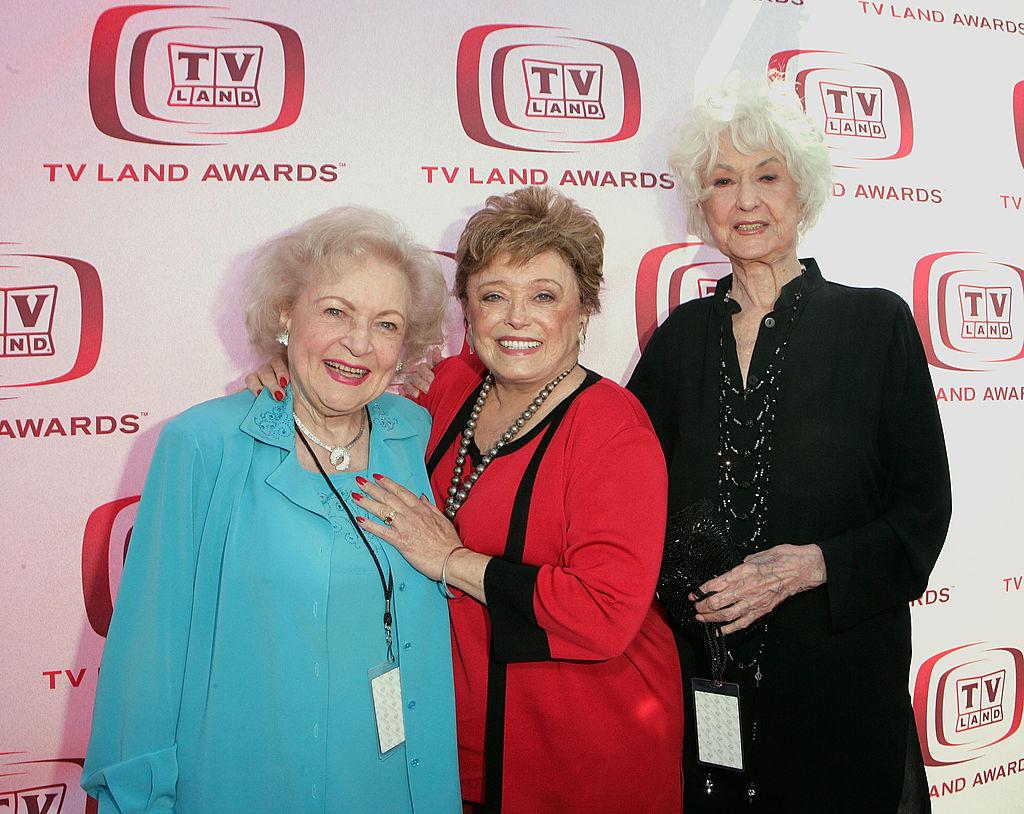 (L–R) "The Golden Girls" actresses Betty White, Rue McClanahan, and Bea Arthur at the TV Land Awards in Santa Monica, California, on June 8, 2008 (©Getty Images | <a href="https://www.gettyimages.com/detail/news-photo/the-golden-girls-actresses-betty-white-rue-mcclanahan-and-news-photo/81500234?adppopup=true">Todd Williamson</a>)