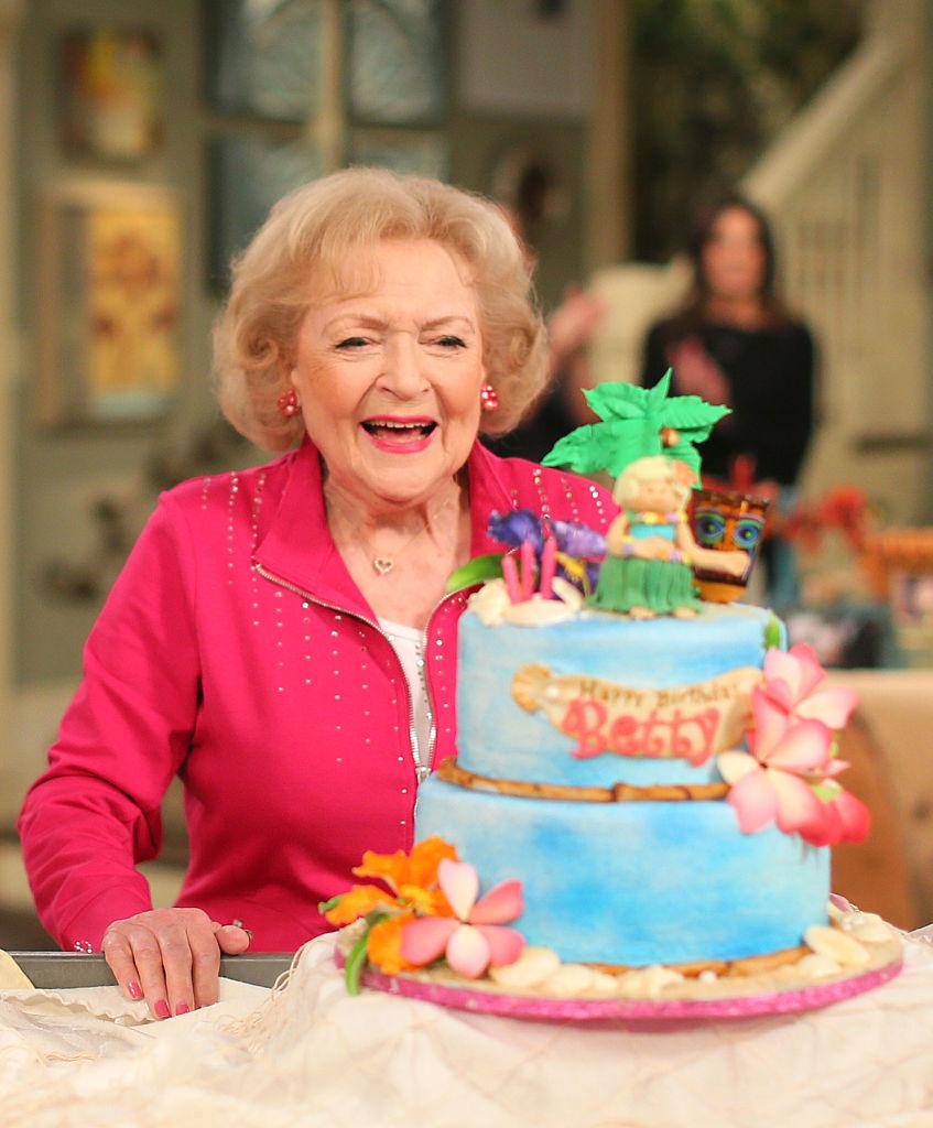 White celebrating her 93rd birthday on the set of "Hot in Cleveland" in Studio City, California, on Jan. 16, 2015 (©Getty Images | <a href="https://www.gettyimages.com/detail/news-photo/actress-betty-white-poses-at-the-celebration-of-her-93rd-news-photo/461654080?adppopup=true">Mark Davis</a>)
