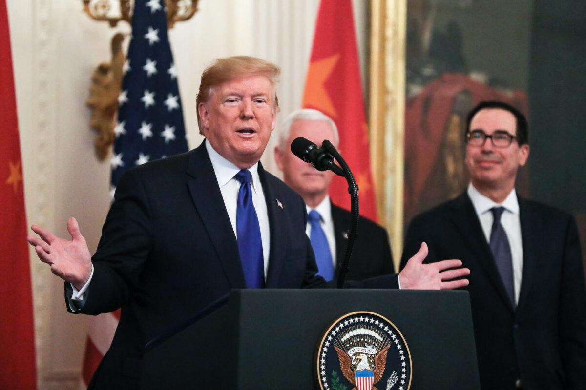President Donald Trump and cabinet officials during the signing of phase one of a trade deal with China in the White House on Jan. 15, 2020. (Charlotte Cuthbertson/The Epoch Times)