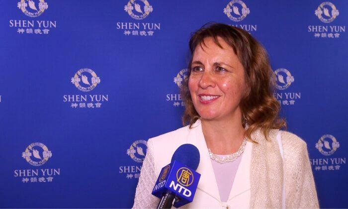 ‘You have to see it to believe it,’ Art Teacher Says About Shen Yun
