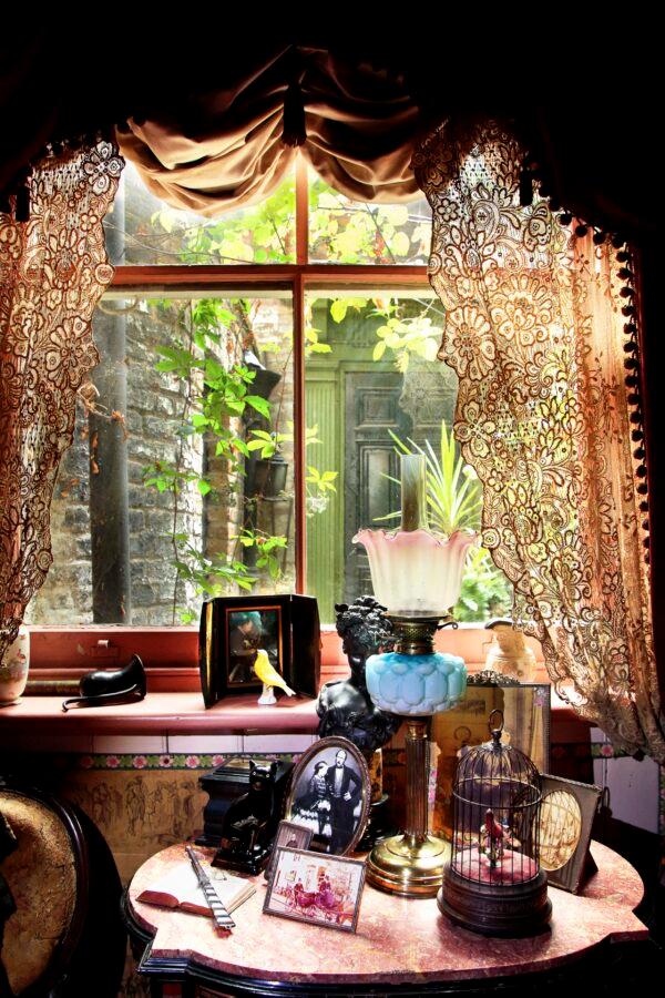The window in the Victorian Room of Dennis Severs’ House. (Roelof Bakker)