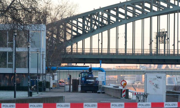Experts Defuse World War II Bomb in German City of Cologne