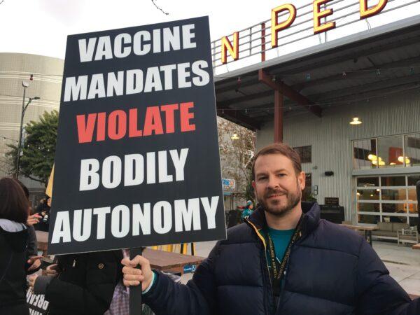 Joshua Coleman participates in a demonstration against vaccine laws in San Jose, Calif., on Jan. 11, 2020. (Ilene Eng/The Epoch Times)