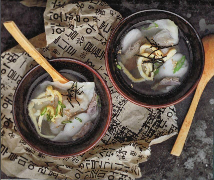 Korean Rice Cake Soup With Dumplings (Duk Mandu Guk)