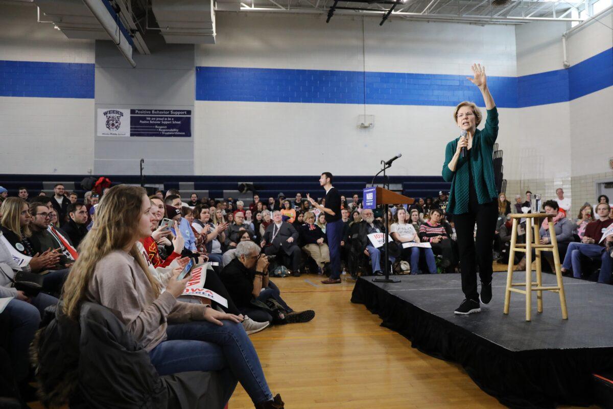 Sen. Elizabeth Warren (D-Mass.) campaigns in Des Moines, Iowa on Jan. 19, 2020. (Spencer Platt/Getty Images)