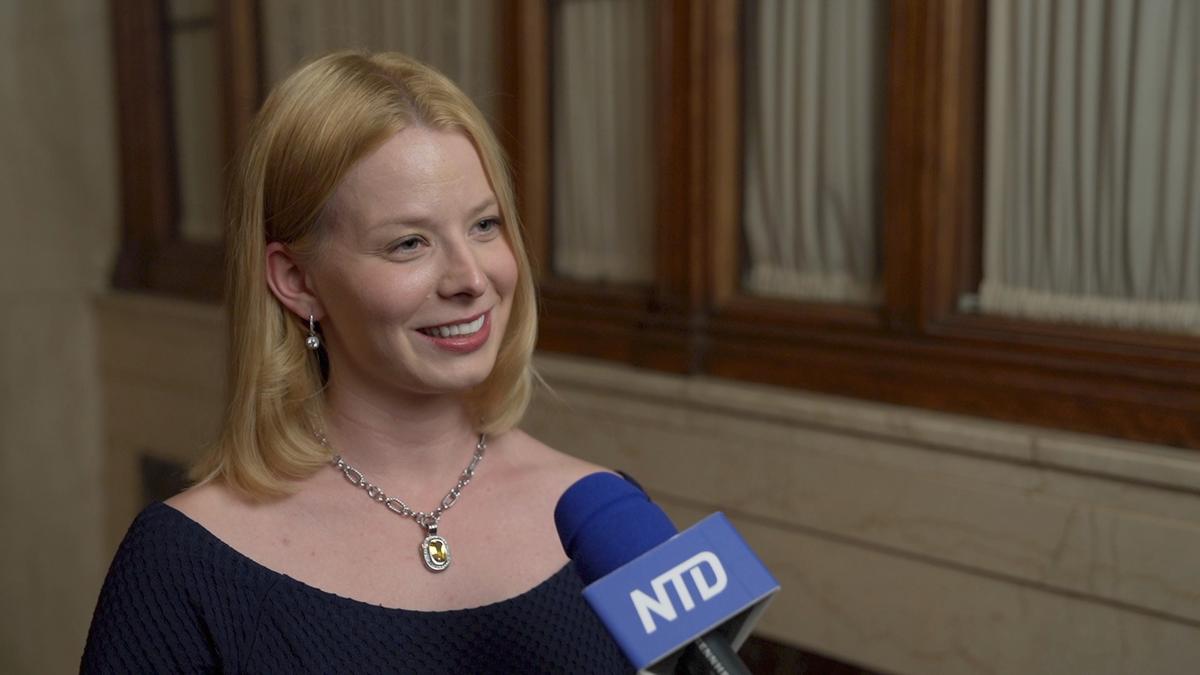 Dance Teacher Says Shen Yun Is Exquisite