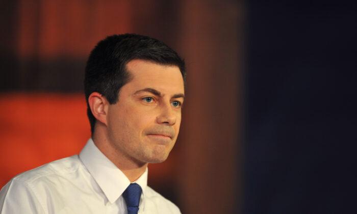 Buttigieg: Feds Not Ruling Out ‘Nefarious Activity’ Behind Grounding of All US Flights
