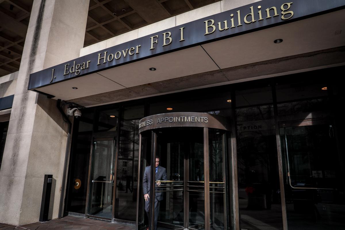 FBI Bulletin Warns of Bomb Threat, Spike in Calls for 'Civil War' After Raid of Trump's Resort