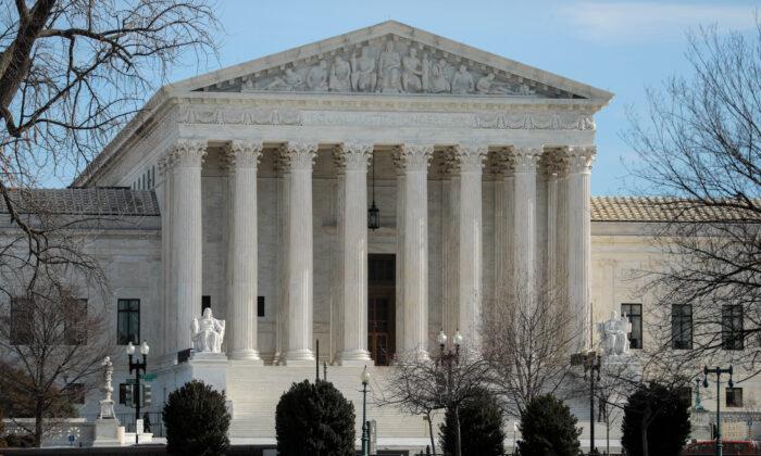 Supreme Court Sides With Federal Workers in Age Discrimination Case