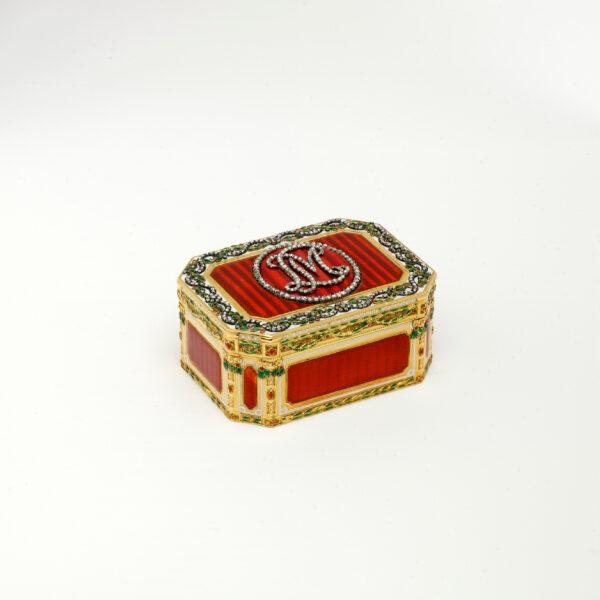 Snuffbox with monogram "L. M." in diamonds, 1775–76, by Joseph Etienne-Blerzy in Paris. Enameled and engine-turned gold set with rose-cut diamonds. (Victoria and Albert Museum, London)