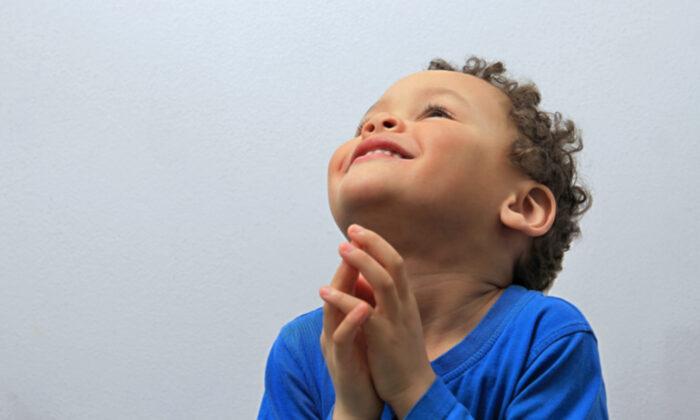Video of Toddler Saying Grace Before Lunch at Preschool Is Too Adorable for Words, Garners Millions of Views