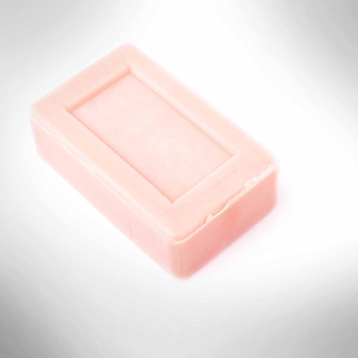 Illustration - Shutterstock | <a href="https://www.shutterstock.com/image-photo/pink-dry-soap-bar-isolated-over-514997395">exopixel</a>