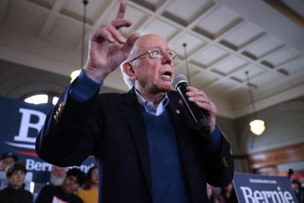 Democratic presidential candidate Sen. Bernie Sanders (I-Vt.) holds a campaign event at La Poste in Perry, Iowa, on Jan. 26, 2020. (Chip Somodevilla/Getty Images)