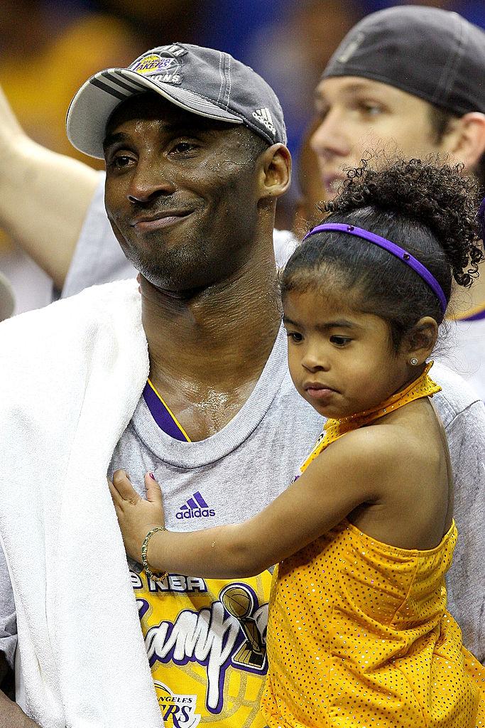 Kobe Bryant and his daughter Gianna at the NBA Championship in 2009 (©Getty Images | <a href="https://www.gettyimages.com/detail/news-photo/kobe-bryant-of-the-los-angeles-lakers-holds-his-daughter-news-photo/88488614?adppopup=true">Elsa</a>)