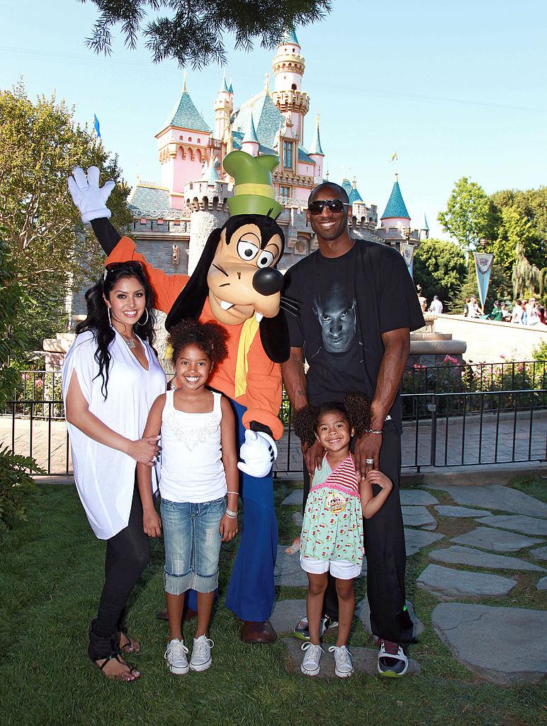 Kobe, Vanessa, and their daughters Natalia and Gianna celebrate the Lakers' NBA championship with Goofy at Disneyland in California on June 22, 2010. (©Getty Images | <a href="https://www.gettyimages.com/detail/news-photo/in-this-handout-image-provided-by-disney-los-angeles-lakers-news-photo/102317775?adppopup=true">Paul Hiffmeyer</a>)