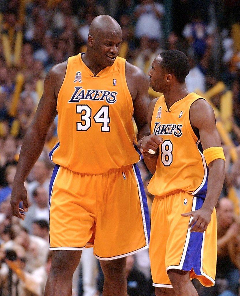 O'Neal and Bryant during Game 6 of the Western Conference Finals against the Sacramento Kings at the Staples Center in Los Angeles on May 31, 2002 (©Getty Images | <a href="https://www.gettyimages.com/detail/news-photo/shaquille-oneal-smiles-at-teammate-kobe-bryant-of-the-los-news-photo/51685813?adppopup=true">LUCY NICHOLSON</a>)