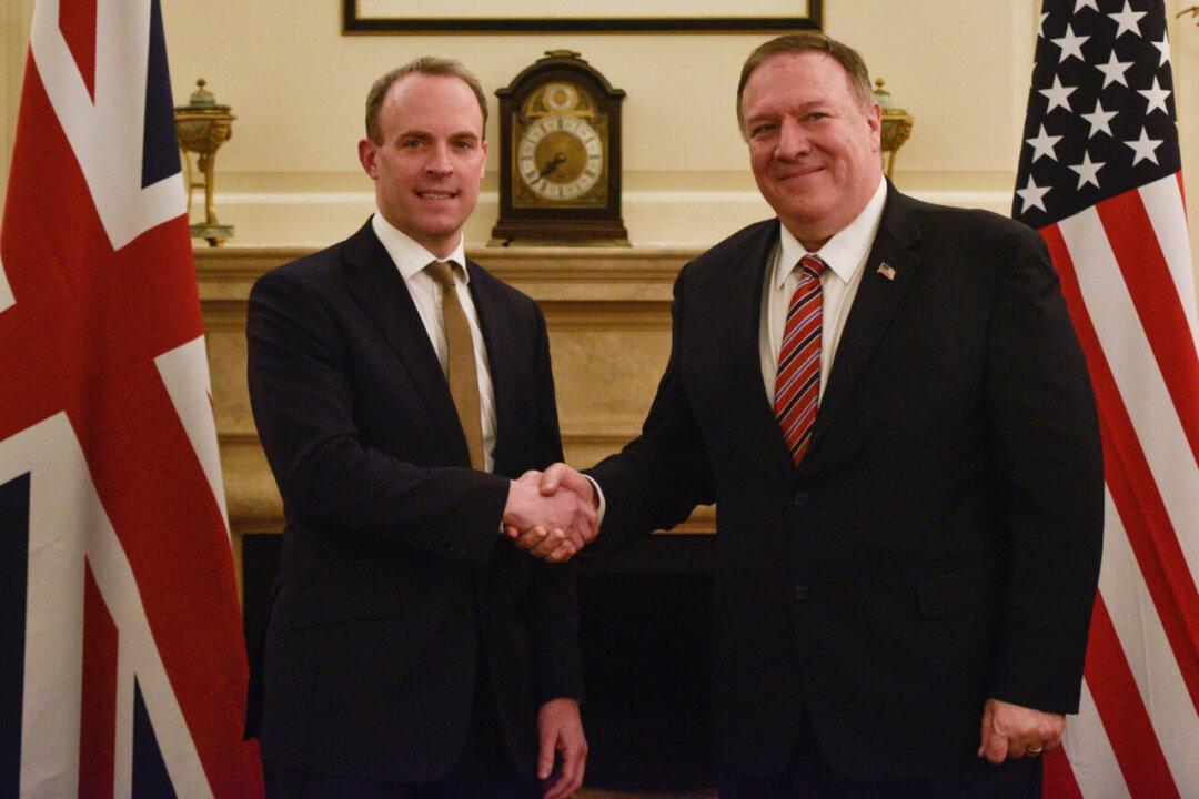 Pompeo Says Huawei Is a Risk, but US Will Resolve Differences With UK