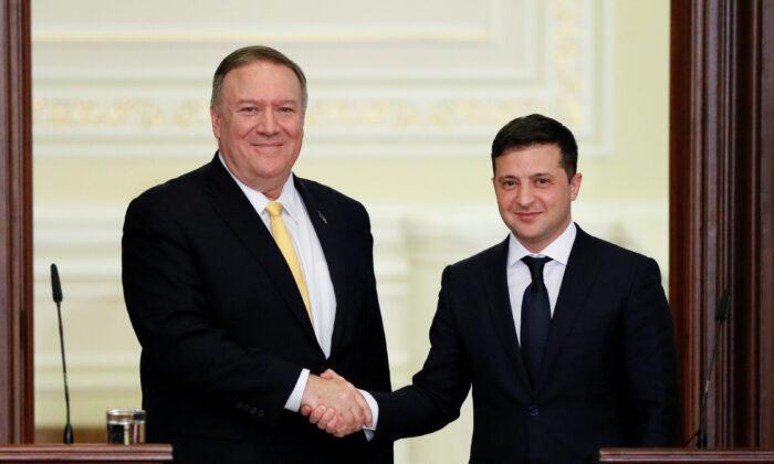 Pompeo Pledges Full Support for Ukraine, Meets with Zelensky