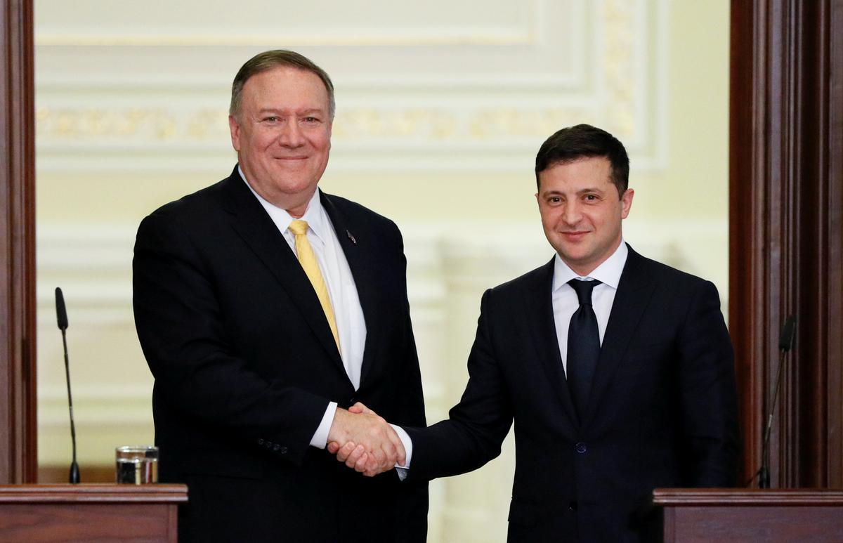 Pompeo Pledges Full Support for Ukraine, Meets with Zelensky