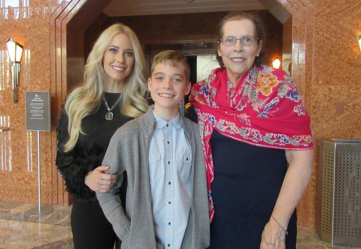 Shen Yun Enlightens and Uplifts for Three Generations