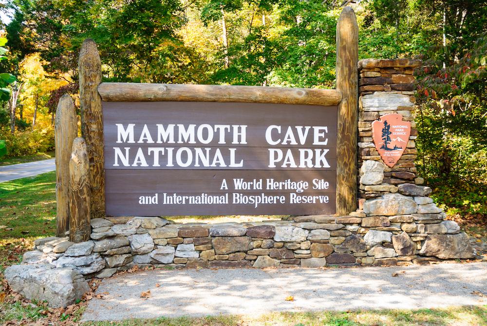 Sign at the entrance of Mammoth Cave National Park in Kentucky, USA. (©Shutterstock | <a href="https://www.shutterstock.com/image-photo/nps-sign-mammoth-cave-national-park-299561459">Zack Frank</a>)