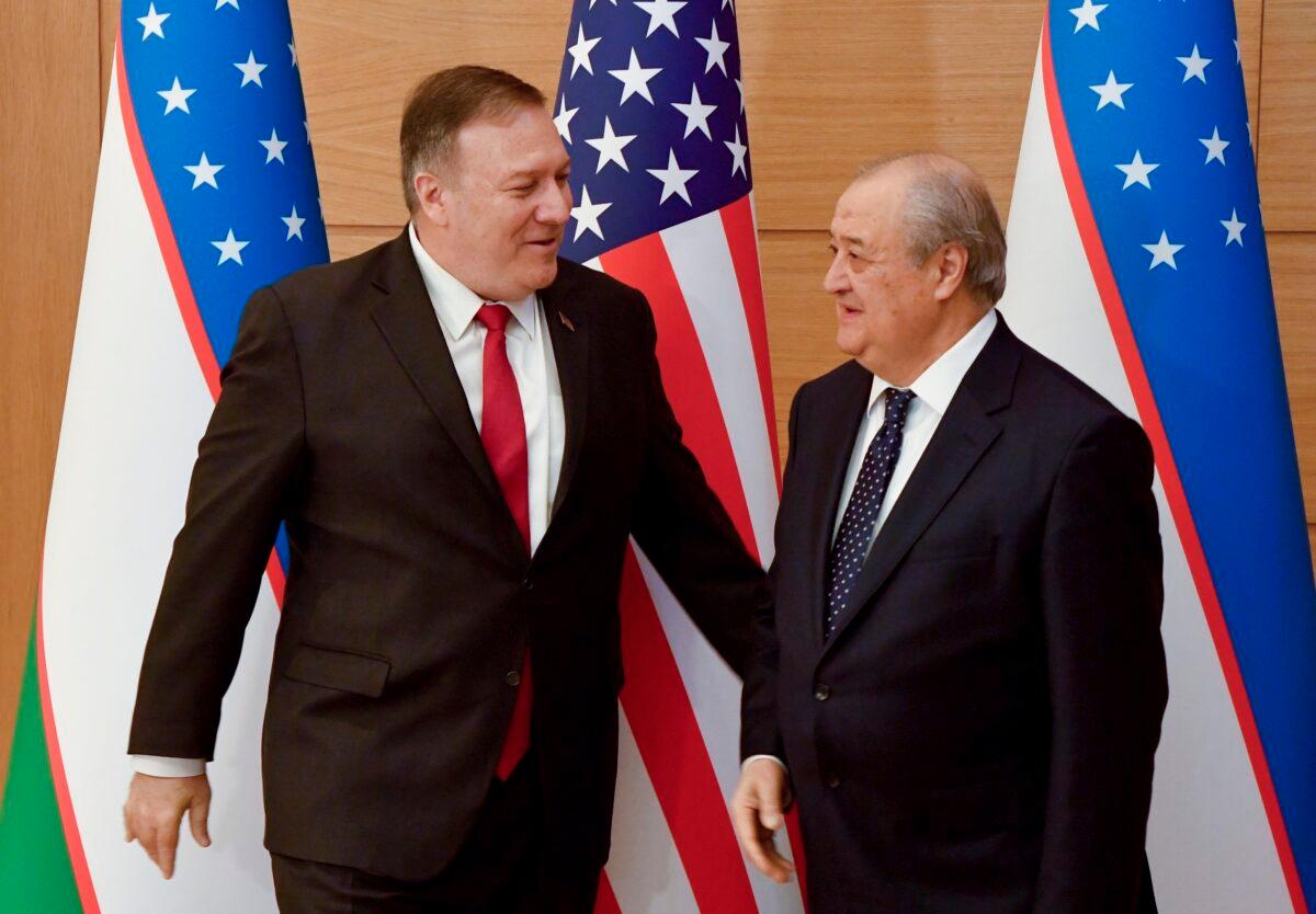 U.S. Secretary of State Mike Pompeo (L) and Uzbekistan's Foreign Minister Abdulaziz Kamilov meet in Tashkent, Uzbekistan, on Feb. 3, 2020. (AP Photo)