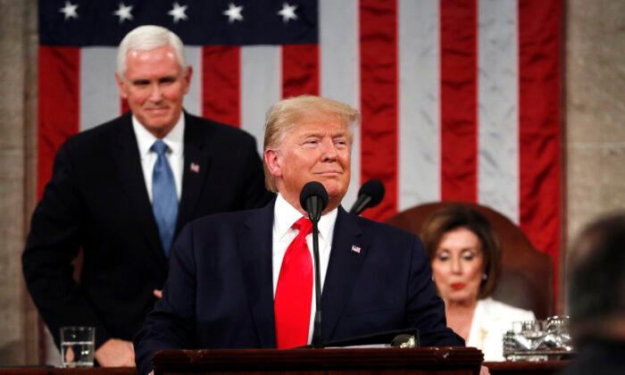 Trump Praises US Economy, Avoids Impeachment, in State of the Union Address
