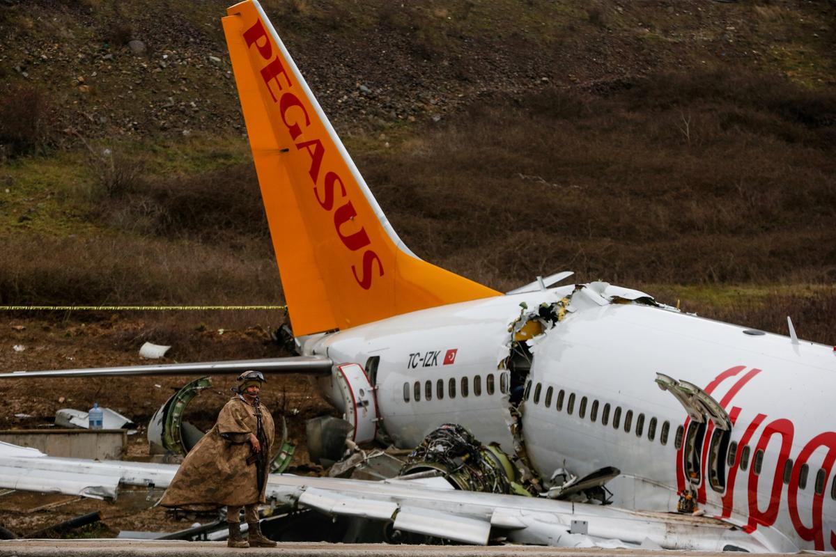 Passengers Say Crumpled Istanbul Flight Landed Very Fast