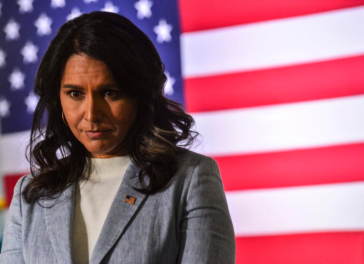 Democratic presidential candidate Rep. Tulsi Gabbard (D-Hawaii) hosts a town hall meeting at the Keene Public Library in Keene, N.H. on Jan. 21, 2020. (Kristopher Radder/The Brattleboro Reformer via AP)