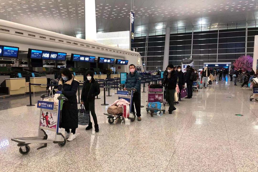 Second Plane Carrying Canadian Evacuees From China Arrives in Canada