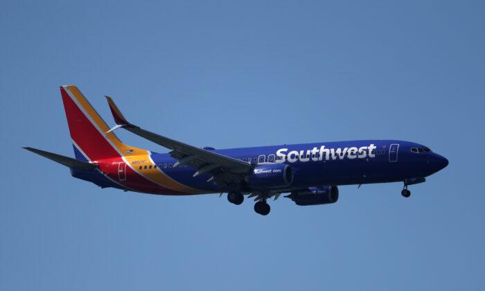 Southwest Airlines Pilots Union Sues to Block COVID-19 Vaccination Mandate