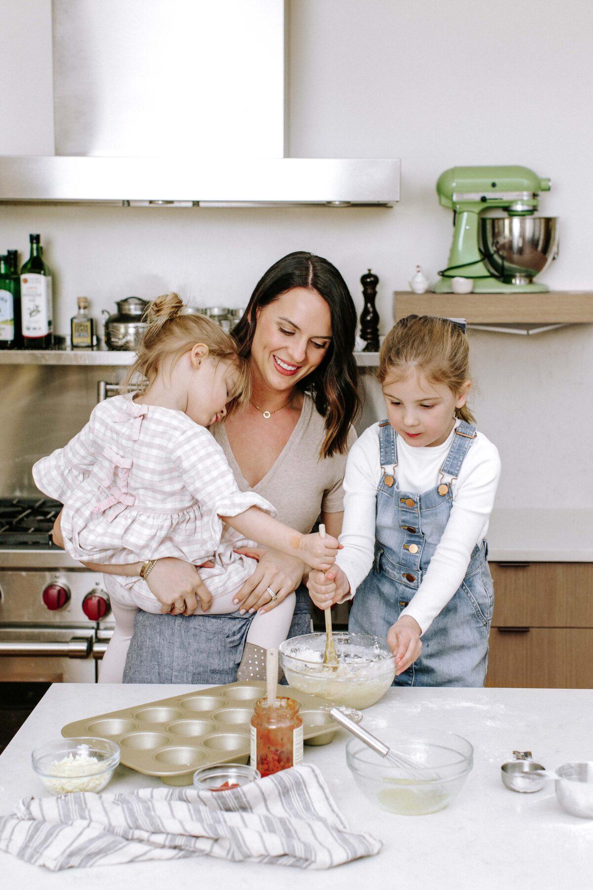 Alex Snodgrass in the kitchen with her daughters. (Kristen Kilpatrick)