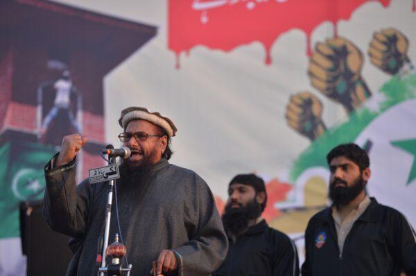 Hafiz Saeed (L) addresses a gathering during a protest to mark Kashmir Solidarity Day, in Islamabad, Pakistan, on Feb. 5, 2016. (Aamir Qureshi/AFP via Getty Images)