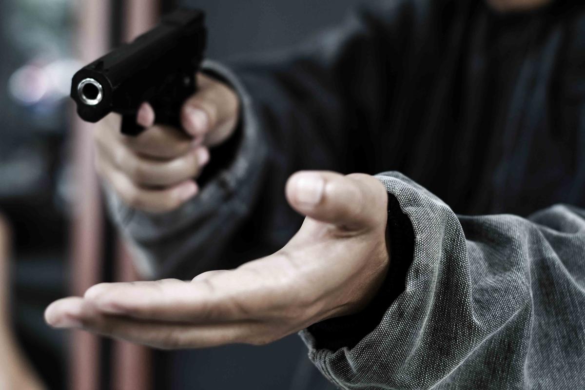 Illustration - Shutterstock | <a href="https://www.shutterstock.com/image-photo/armed-robbers-pointing-handgun-robbery-money-1307587537">Lovely Bird </a>
