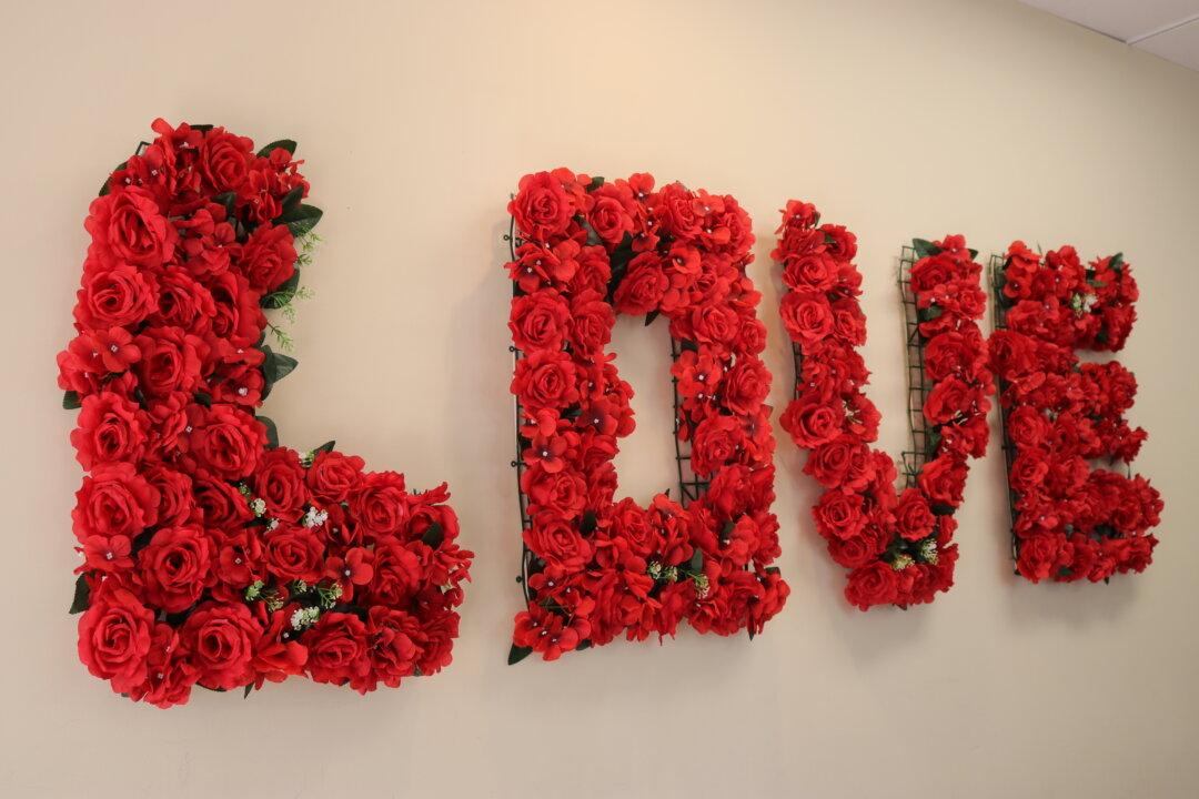 Feds, States Warn About Romance Scams Ahead of Valentine’s Day