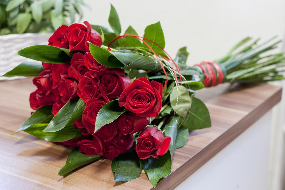 Illustration - Shutterstock | <a href="https://www.shutterstock.com/image-photo/luxury-bouquet-made-red-roses-flower-547032283">Anett</a>