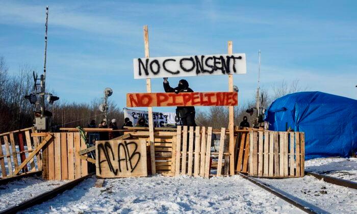 Blockade Set up on CN Rail Line in Edmonton in Support of Wet’suwet'en