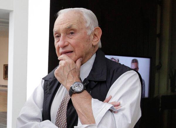 Retail mogul Leslie Wexner talks at the "Transfigurations" exhibit, Wexner Center for the Arts in Columbus, Ohio, on Sept. 19, 2014. (AP Photo/Jay LaPrete)