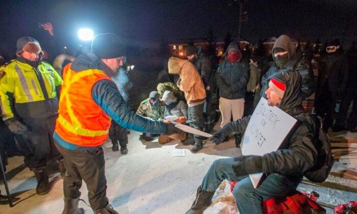 Quebec Protesters Maintain Rail Blockade a Day After Court Ordered It Taken Down