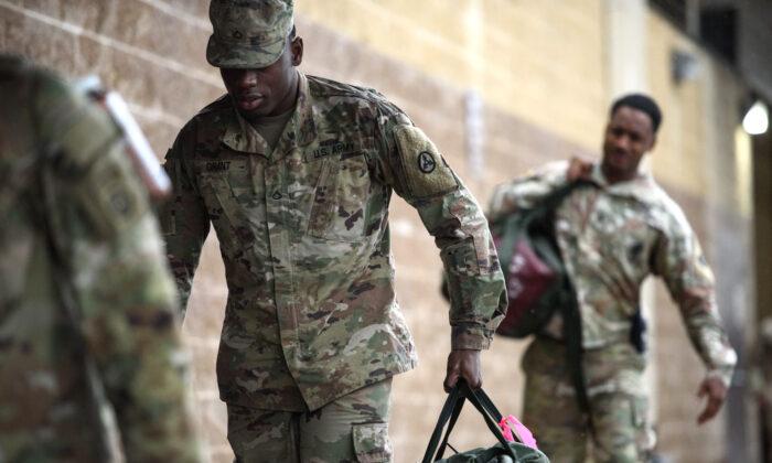 800 US Soldiers Return Home from Middle East