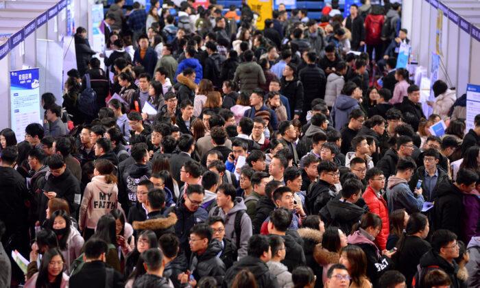 Coronavirus Weakens Job Market for Record Number of Chinese Graduates
