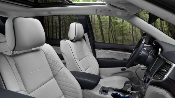Beautiful leather throughout the interior (Courtesy of FCA/Jeep)