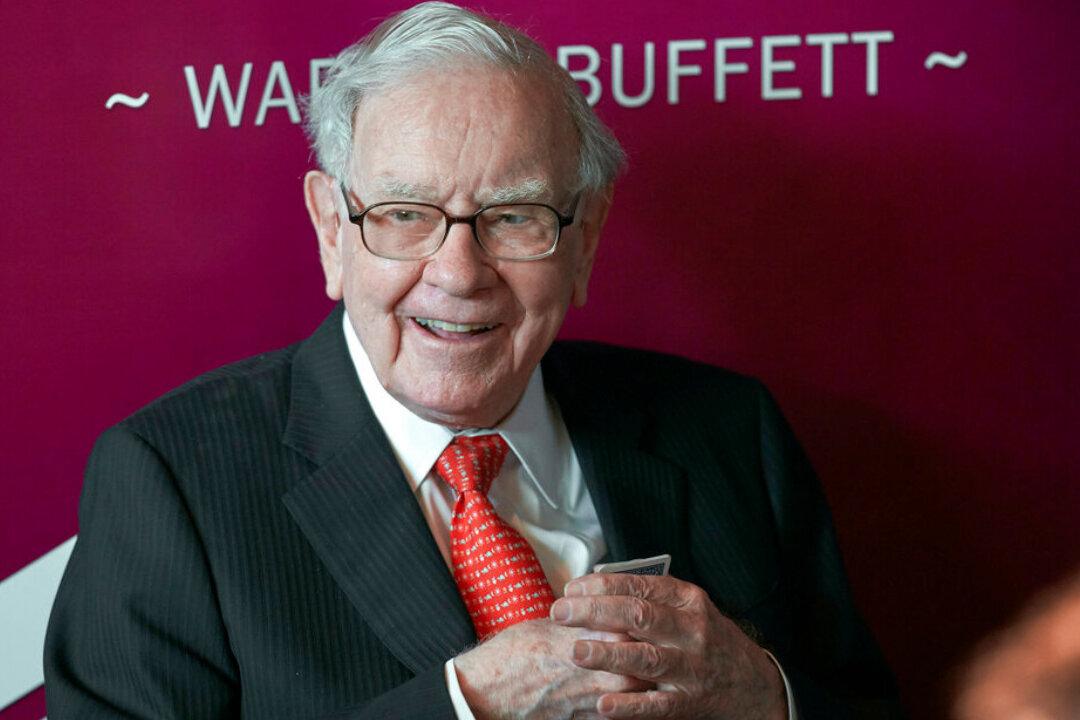 Buffett Says Wall Street Advice Usually Favors More Deals
