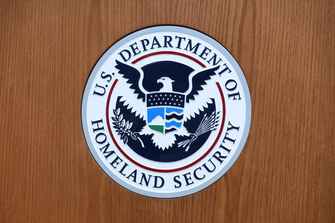 DHS Recruiters Forced out of University Career Fair After Student Protestors Block Booth