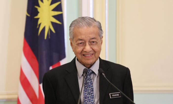 Malaysia’s Mahathir to Stay as Interim PM After Shock Resignation